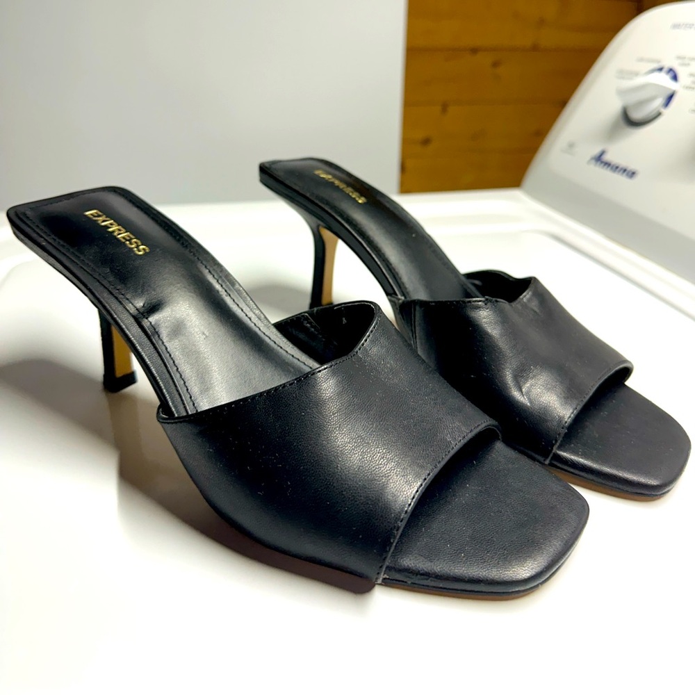 Express Size US 9 Black Thin Mid Heel Sandal